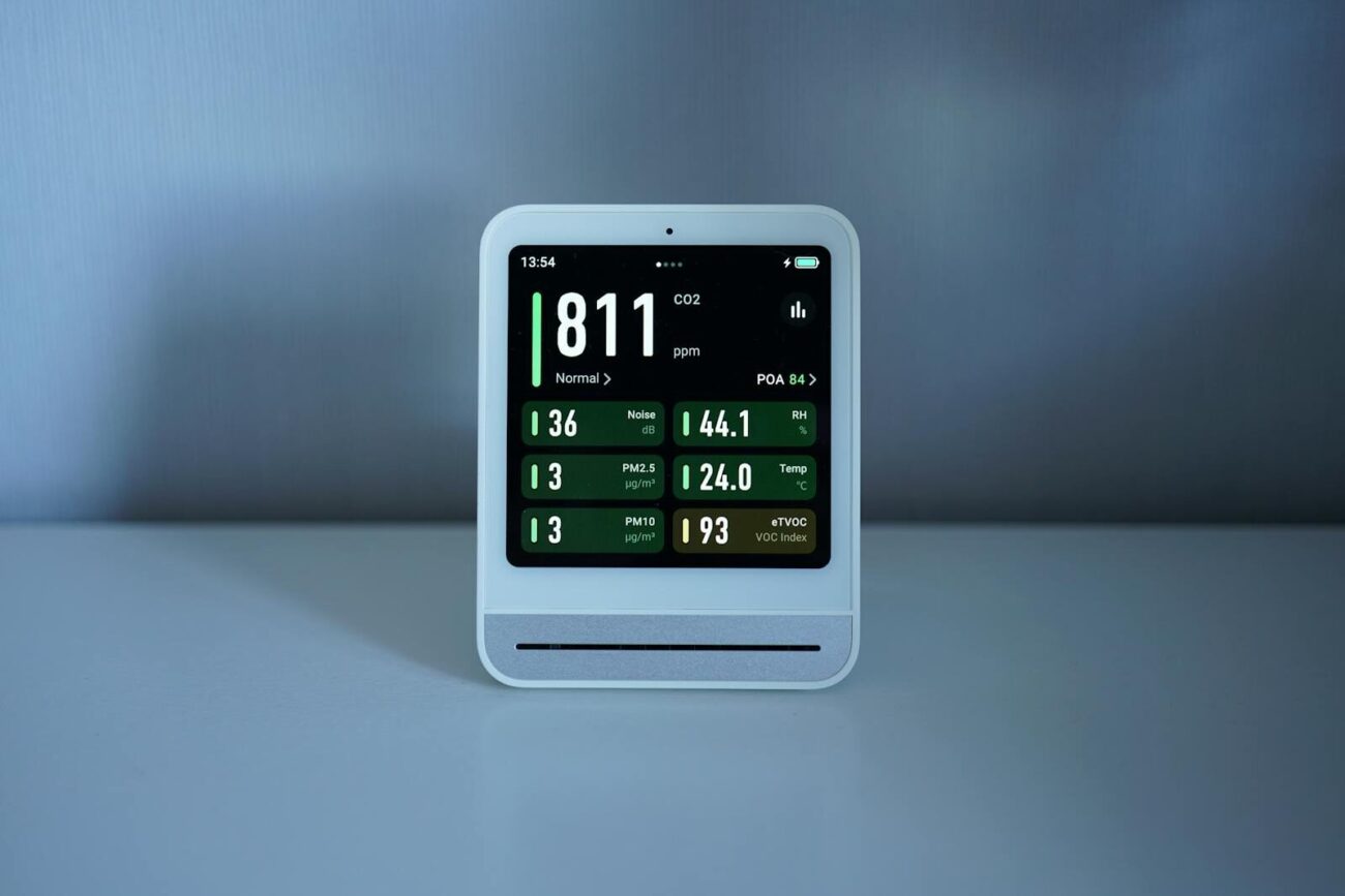 Digital air quality monitor displaying CO₂ concentration in ppm alongside temperature humidity and particulate matter readings for indoor and environmental monitoring applications.